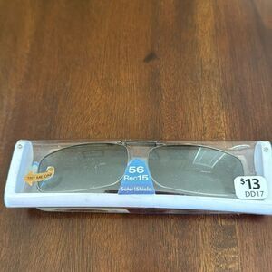 🔥FREE WITH PURCHASE 🔥 Clip on sunglasses